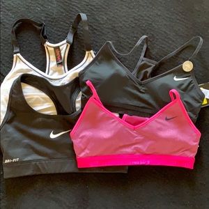 Lot of sports bras 3 Nike, plus one free extra